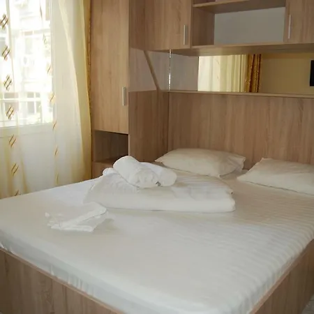 Casa de hóspedes Vila Adrian *